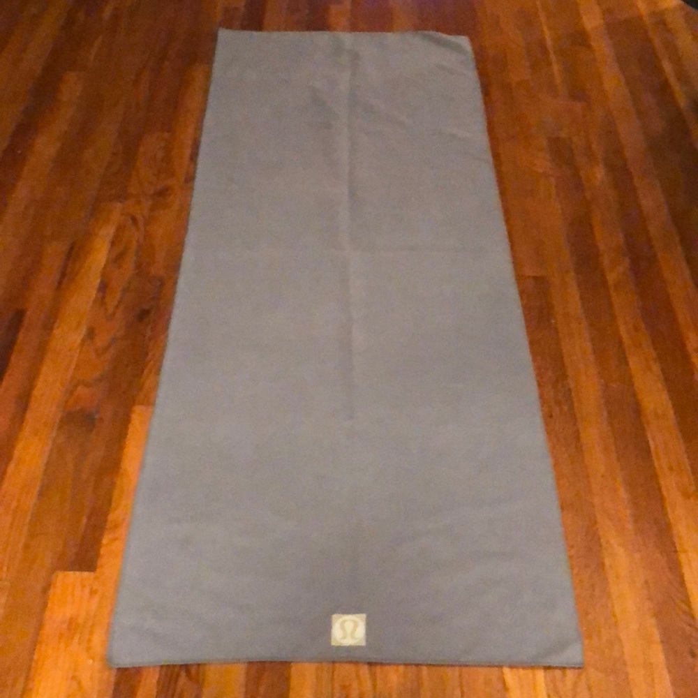 NWOT - Lululemon yoga towel